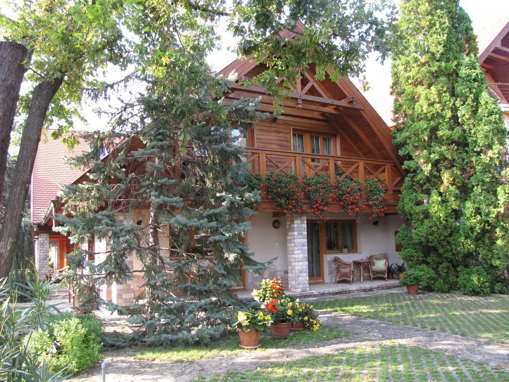 Toelgyes Apartment Hajdúszoboszló الغرفة الصورة